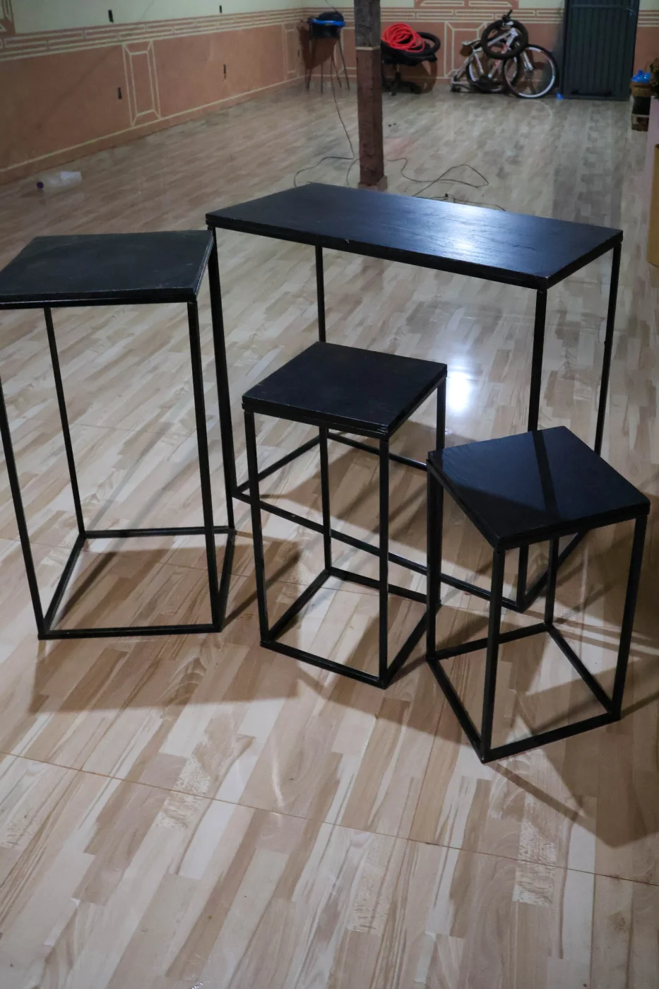 Conjunto Preto de Mesas para alugar em Brazlândia